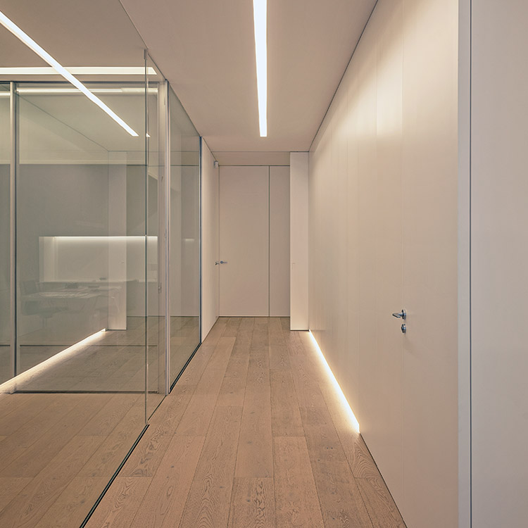2/3. Fotografía de interiores para la marca del sector de la madera, Santamaria.
